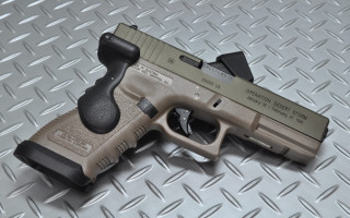 Gun tag black handle precisionism - a tag free wallpaper