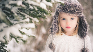 Little girl furry hat snow - a little girl free wallpaper