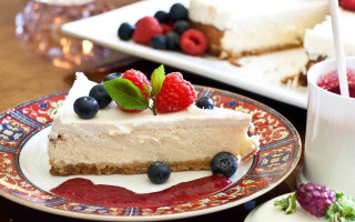 Cheesecake berries plate tea arabesque - a cup of tea free wallpaper