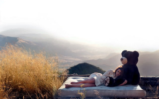 Couple laying mattress teddy mountain - a teddy bear free wallpaper for desktop