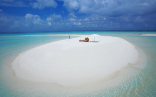 Island boat beach sky ocean - a small island in the middle of the ocean free wallpaper