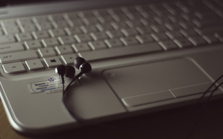 Headphones laptop mouse desk tiltshift - a keyboard and mouse free wallpaper