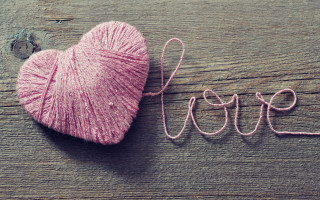 Pink yarn heart love wooden - a pink heart free wallpaper