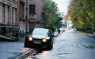 Rainy berlin tiltshift car people - berlin secession free wallpaper