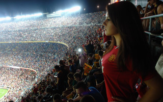 Woman red shirt crowd soccer - a crowd of people free wallpaper