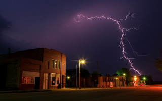 Lightning building street night storm - thunderstorm free wallpaper