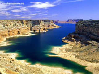 Large body of water rocky - a large body of water free wallpaper