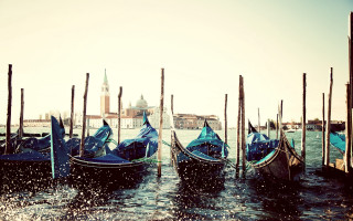 Gondolas cityscape planet night sky - the water near a city skyline free wallpaper