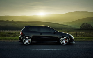 Black car sunset mountains field - the sun shining free wallpaper