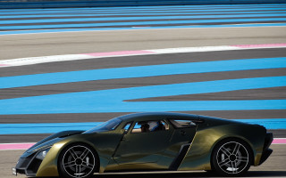 Green sports car race track - a blue stripe free wallpaper