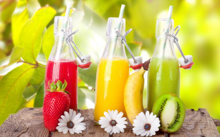 Juices flowers leaves bottle food - a wooden table free wallpaper