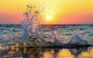 Wave crashing sunset ocean splash - ocean free wallpaper
