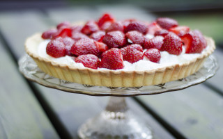 Strawberry cake glass plate outdoor - delaunay free wallpaper
