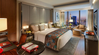 Luxury bedroom desk lamp chair - a chair in front free wallpaper