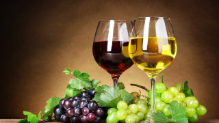 Wine glasses grapes leaves still - cao zhibai free wallpaper