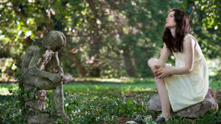 Woman rock statue christmas garden - movie still free wallpaper