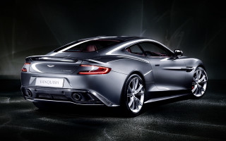 Silver sports car dark room 44 - a spotlight free wallpaper