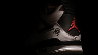 Sneakers red black shoelace dark 4 - a pair of sneakers free wallpaper