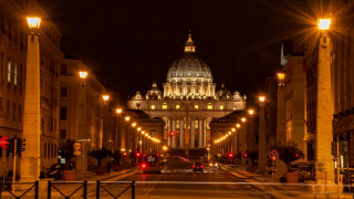 City street cathedral night lit - a cathedral free wallpaper
