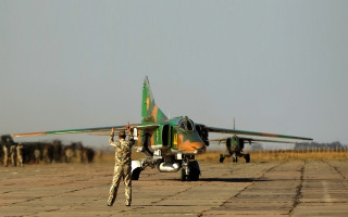 Man jet runway people desert - fighter free wallpaper