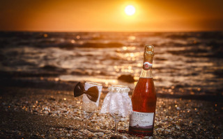 Wine beach sunset romantic moon - a bottle of wine free wallpaper