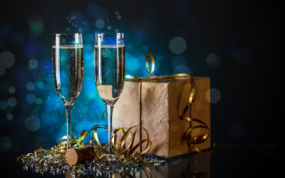 Champagne flutes gift bag christmas - holography free wallpaper