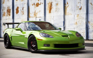 Green sports car rusty wall - a green sports car free wallpaper