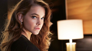 Serious woman long hair lamp - piercing free wallpaper
