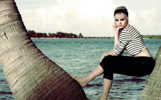 Woman sitting palm tree ocean - 1 9 6 0 s free wallpaper