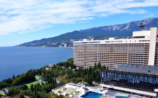 Hotel water mountain cityscape sky - avgust černigoj free wallpaper