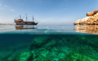 Boat rocky shore matte painting - sense of depth free wallpaper