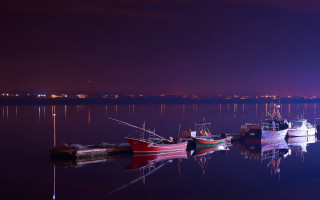 Boats city lights fullmoon night - a group of boats free wallpaper