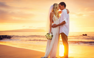 Beach sunset romantic couple kiss - a bride and groom free wallpaper