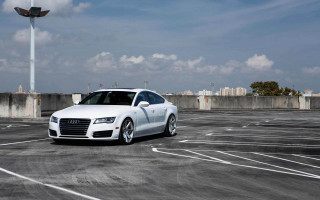 White car parking lot light - a white car free wallpaper