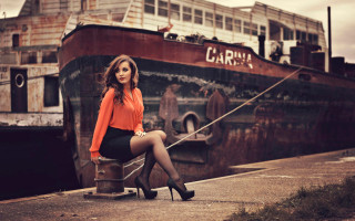 Woman dock boat highheels cityscape - a dock next free wallpaper