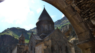 Church steeple cross arch stone - a church free wallpaper
