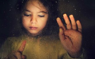 Girl window rain drops aurora - a little girl free wallpaper