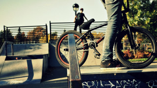 Person riding bike on ramp - a ramp free wallpaper