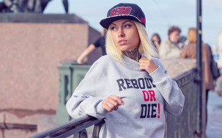 Woman hat sweatshirt leaning camera - a rail free wallpaper