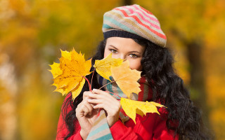 Woman leaf hat scarf tree - a leaf free wallpaper