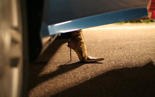Woman shoes blurry blue scenery - carol bove free wallpaper
