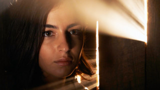 Woman window light portrait ada - her face and hair free wallpaper