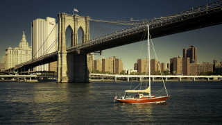 Boat bridge city skyline scenery - floating free wallpaper