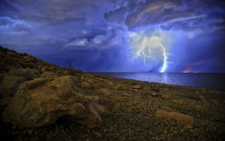 Lightning bolt ocean rocks cloudy - dramatic free wallpaper