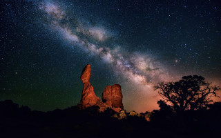 Night sky stars rock formation 6 - a night sky free wallpaper