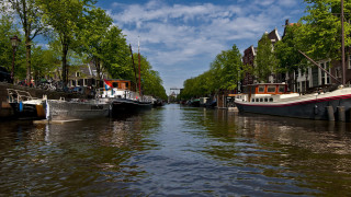 River boats trees buildings bridge - free ship wallpaper