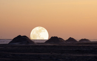 Full moon beach mountains sky - over a beach free wallpaper
