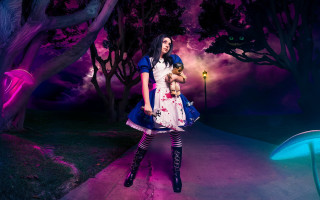Woman child costume night park - a park free wallpaper