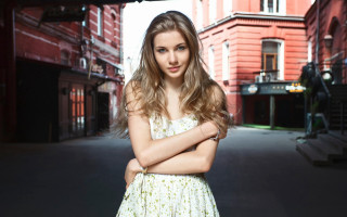 Serious woman street crossed arms - a woman in a dress free wallpaper