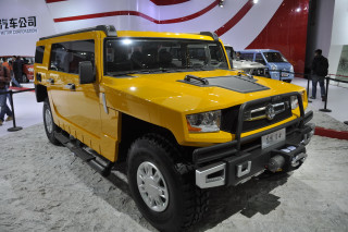 Yellow truck showroom people red - hard surface free wallpaper